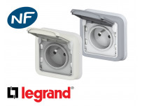 Prise de courant 16A 2P+T Legrand Plexo™ encastrée