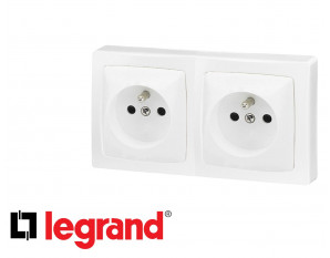 Double prise de courant 16A 2P+T Legrand Otéo complète